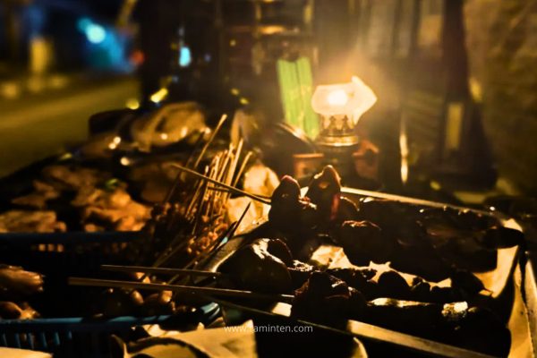 Angkringan Mas Aris: Santapan Sederhana yang Menghangatkan Jiwa di Tepi Pantai Cilacap